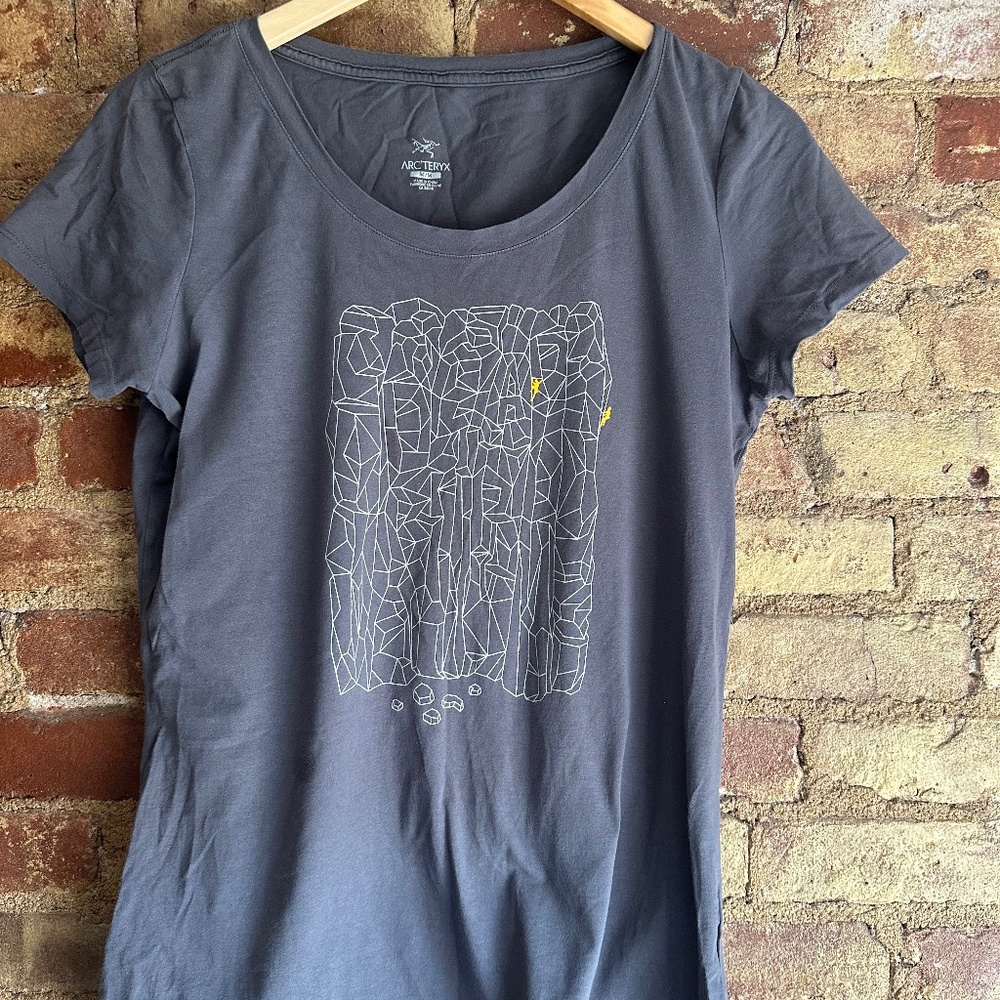 Arc’teryx Women Medium Graphic Tee T-shirt short